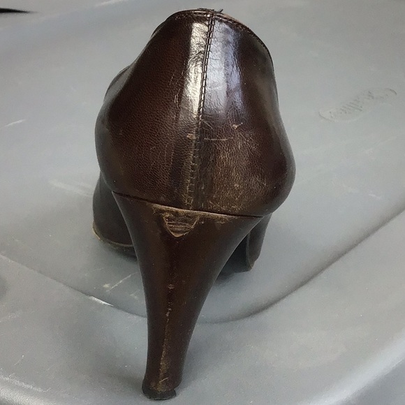 YSL Brown leather heel. Size 7 1/2. Fair condition - Picture 6 of 8